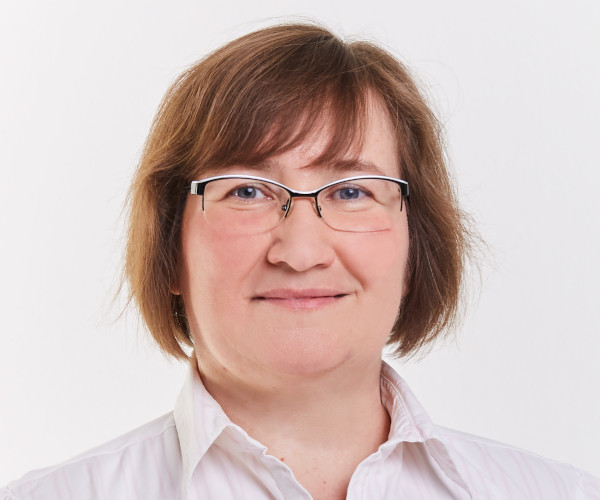 dr. Knézy Krisztina